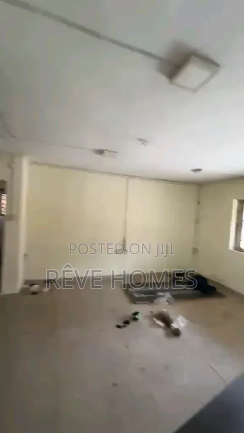 3bdrm Block of Flats in Akoka for rent