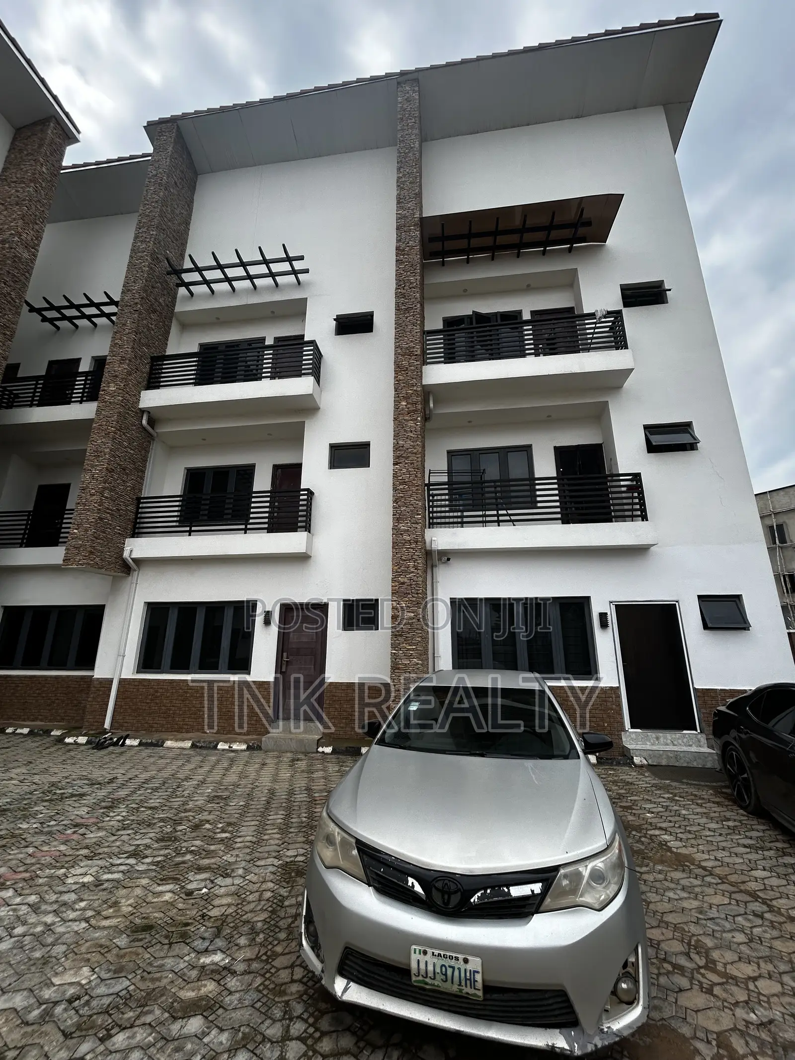 Furnished 3bdrm Townhouse/Terrace in Jahi for sale
