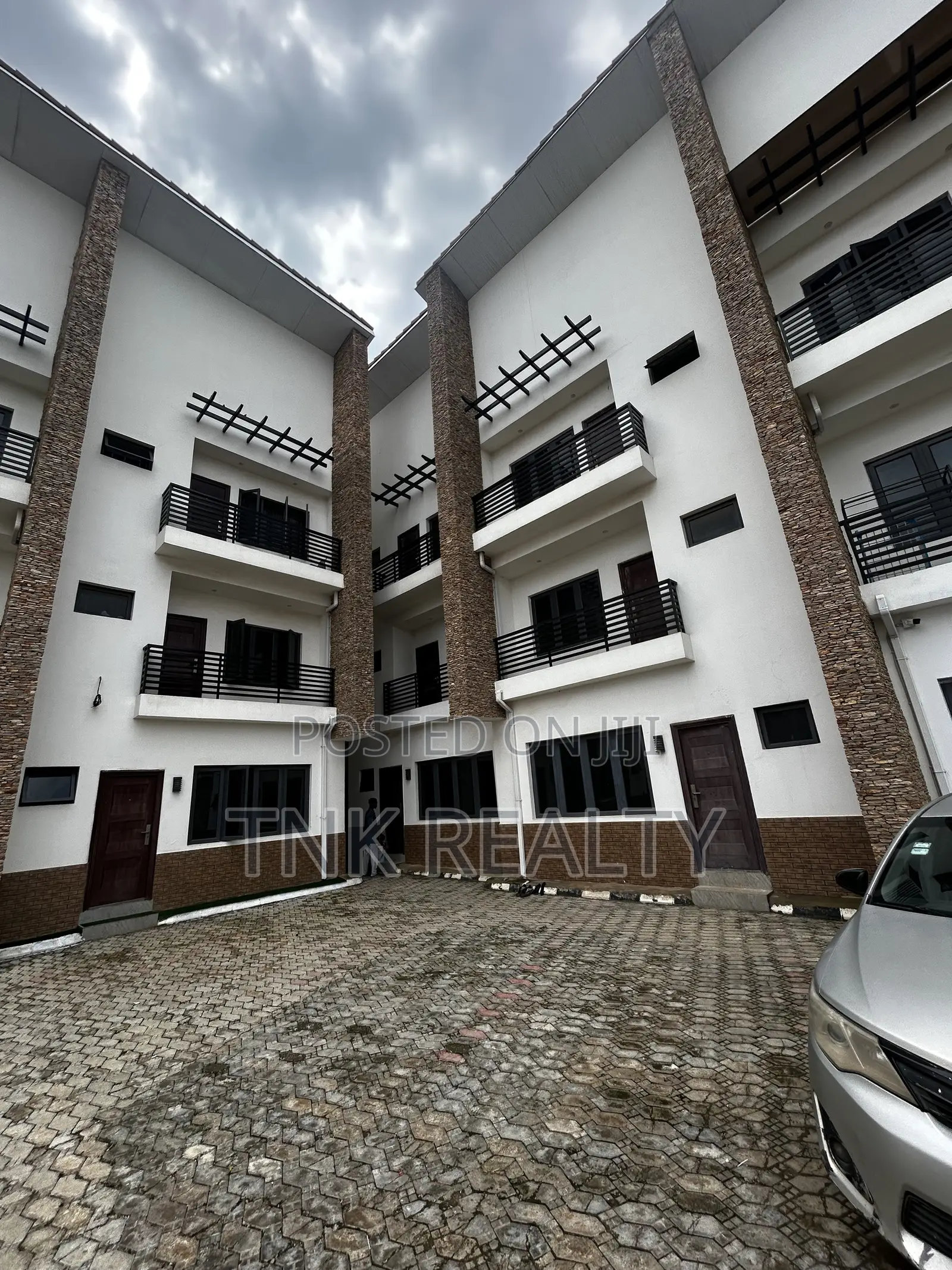 Furnished 3bdrm Townhouse/Terrace in Jahi for sale
