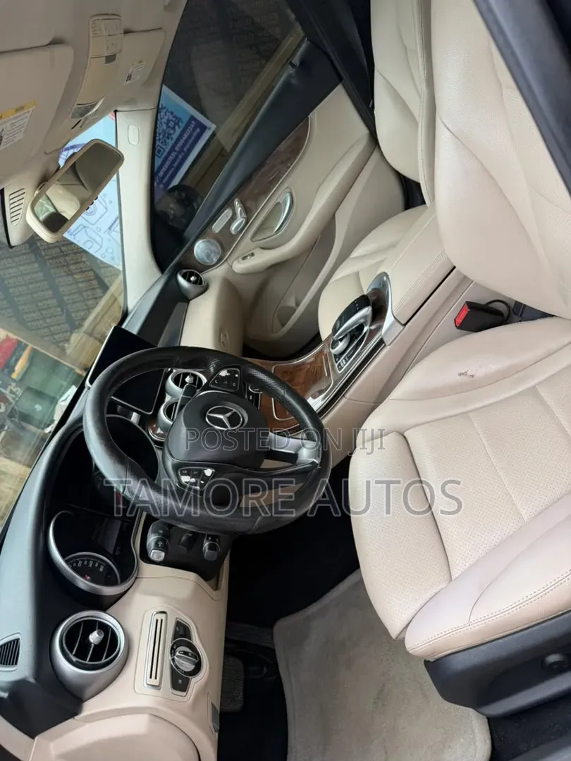 Mercedes-Benz C300 Base AWD 4Matic Sedan (2.0L 4cyl 7A) 2015 Black