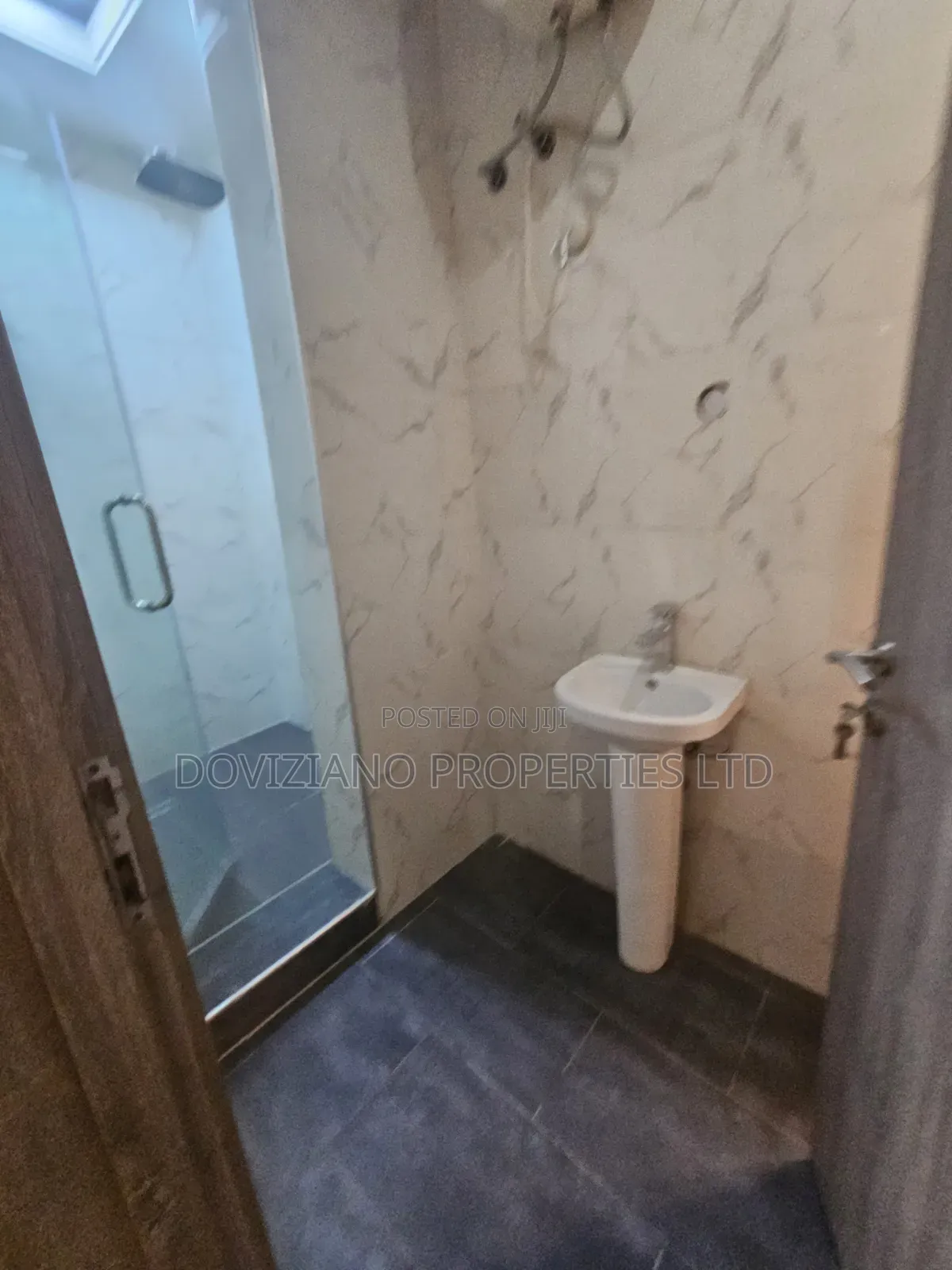 3bdrm Maisonette in Lekki Phase 1 for rent