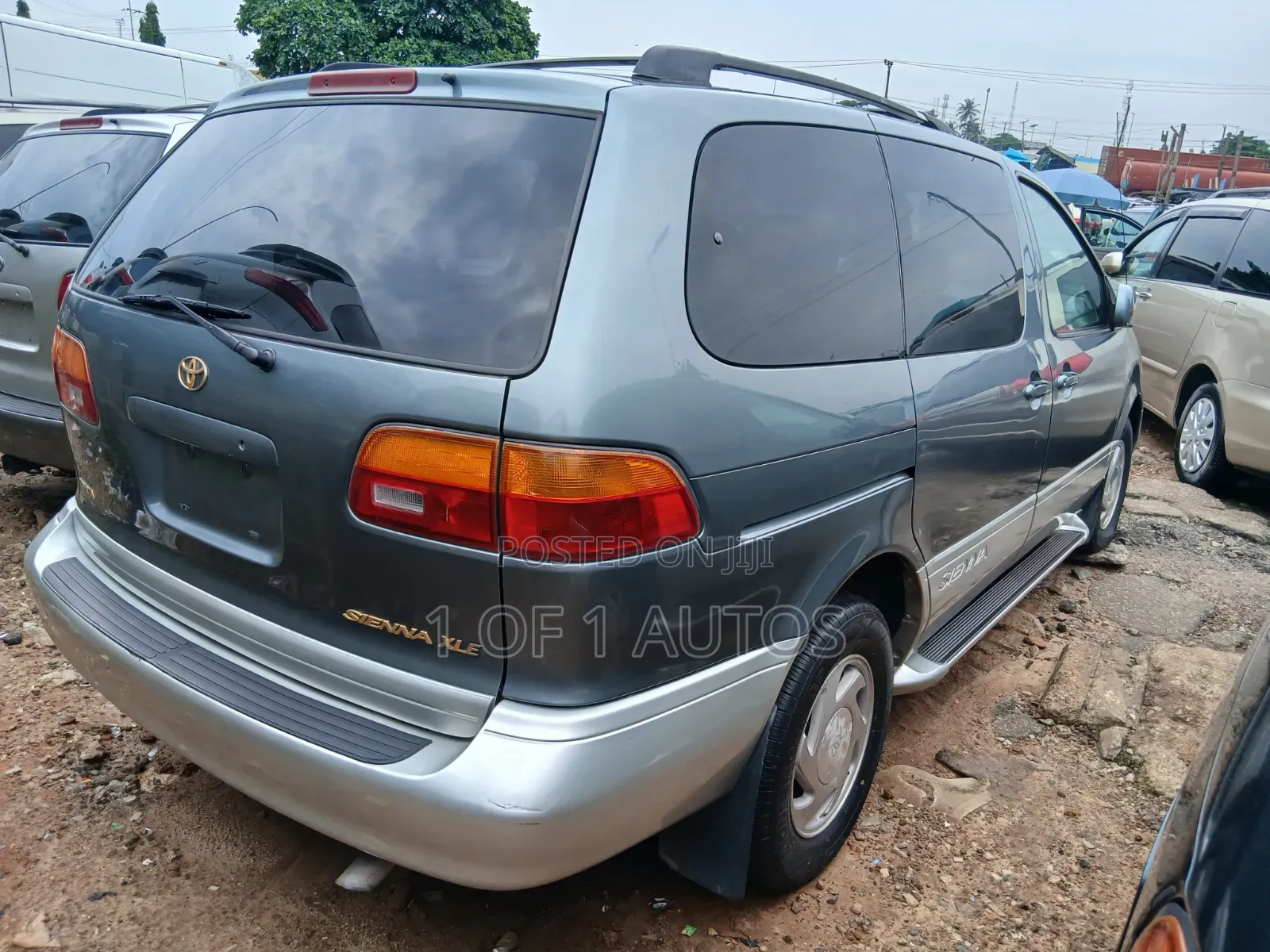 Toyota Sienna XLE & 1 hatch 2000 Blue