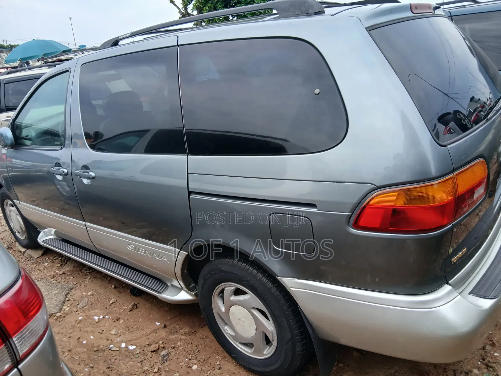 Toyota Sienna XLE & 1 hatch 2000 Blue