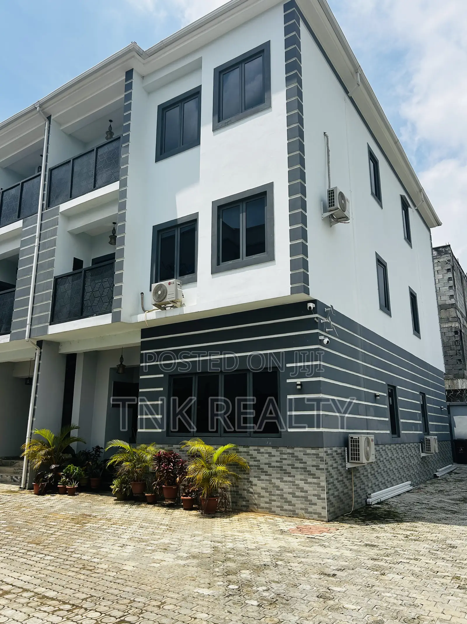 Furnished 4bdrm Townhouse/Terrace in Jahi for sale