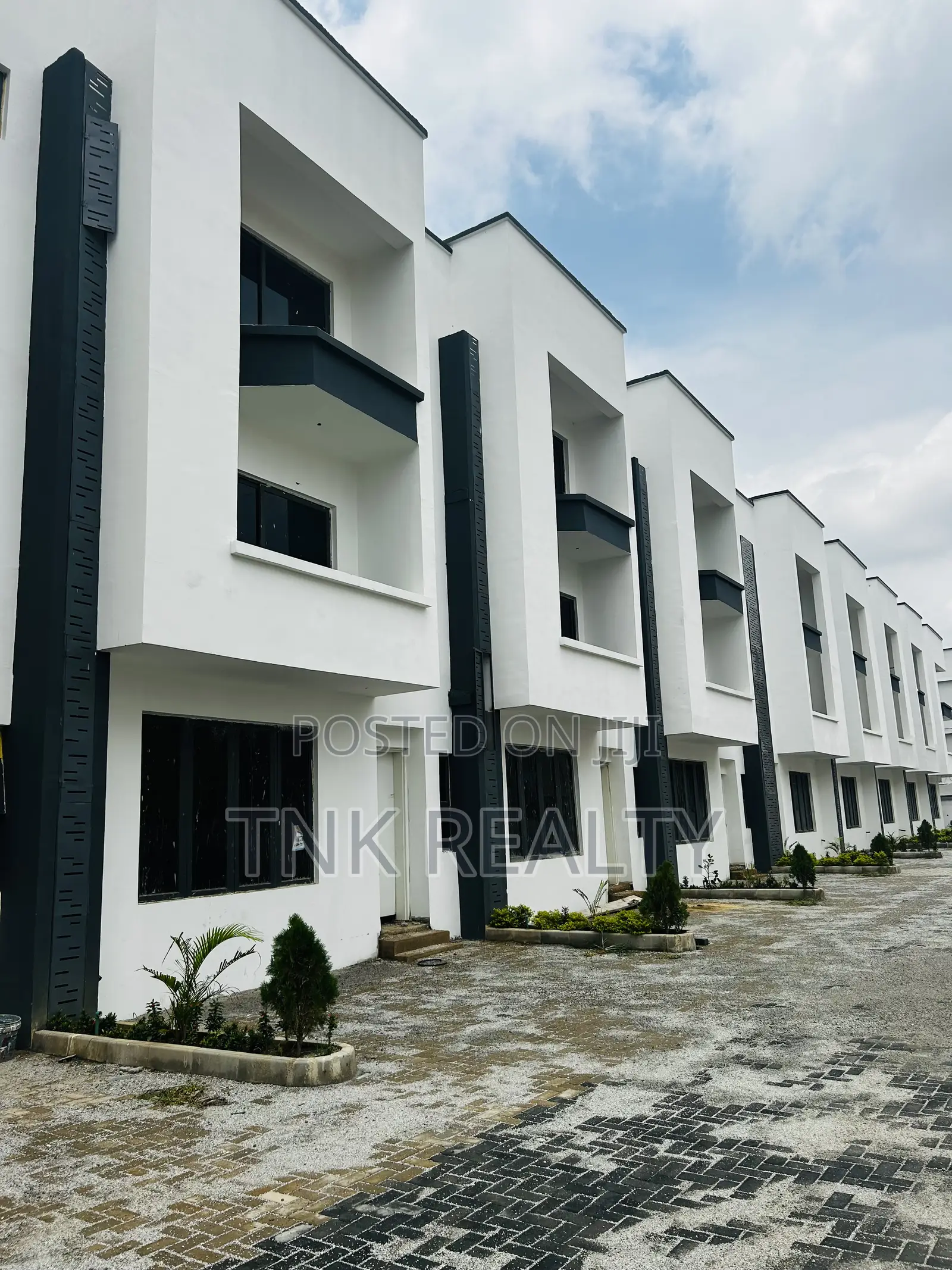4bdrm Duplex in Jahi for sale