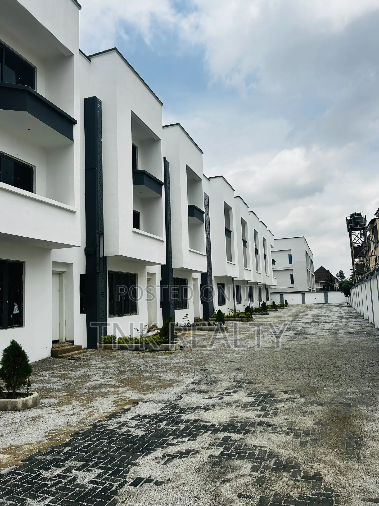 4bdrm Duplex in Jahi for sale