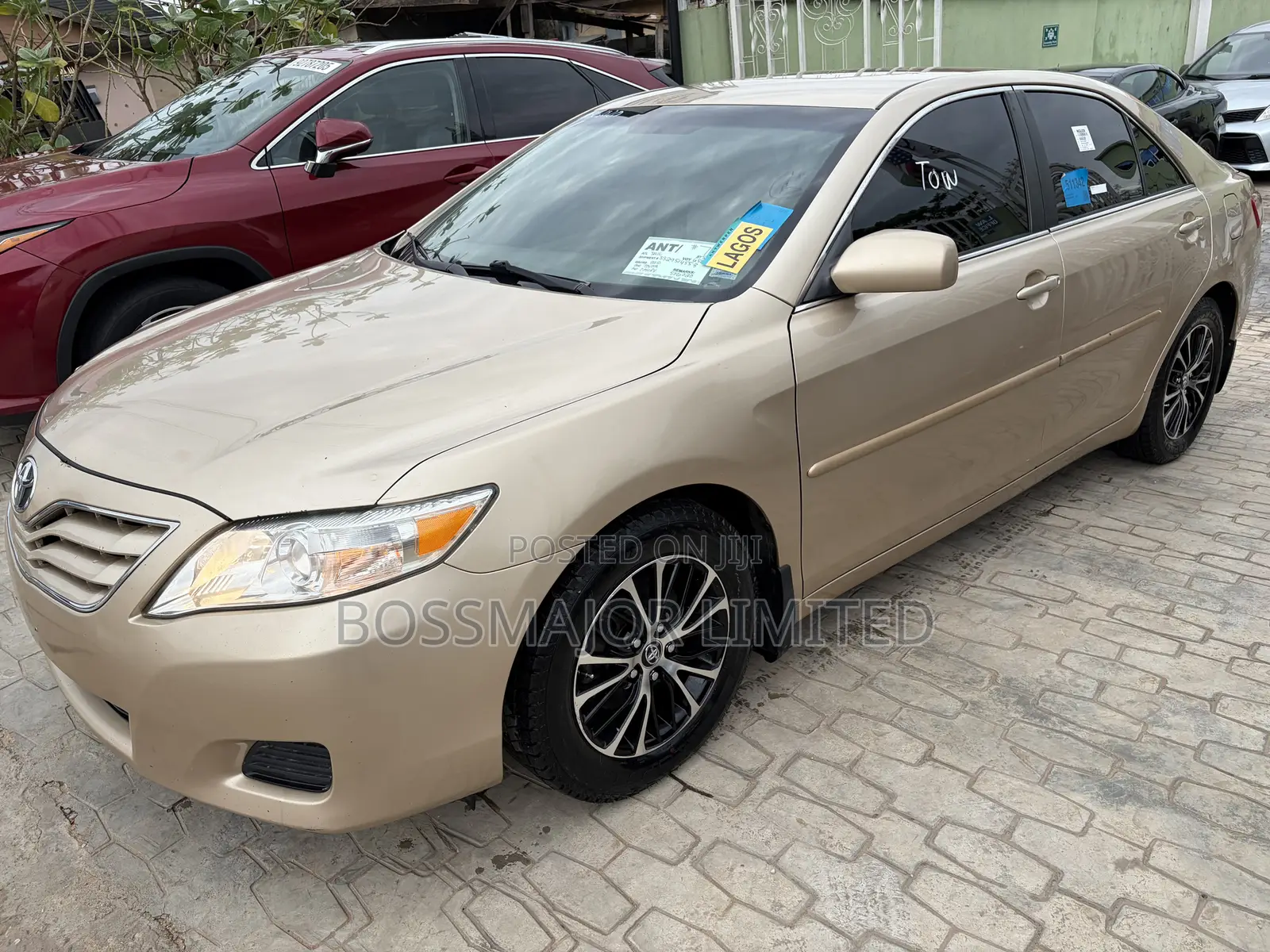 Toyota Camry LE 4dr Sedan (2.5L 4cyl 6AM) 2010 Gold