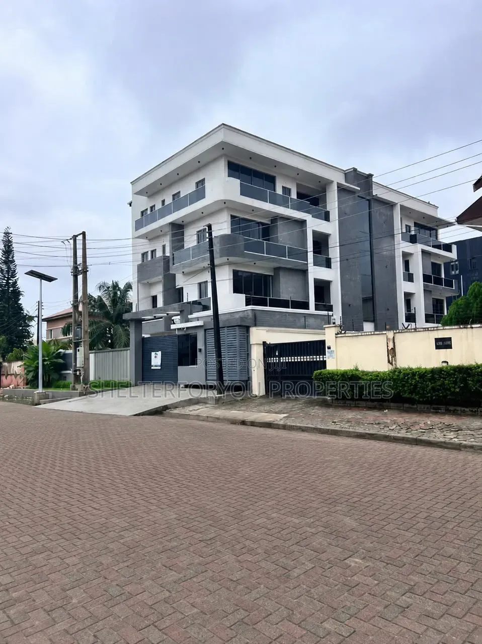 3bdrm Apartment in Lekki Phase 1 for sale