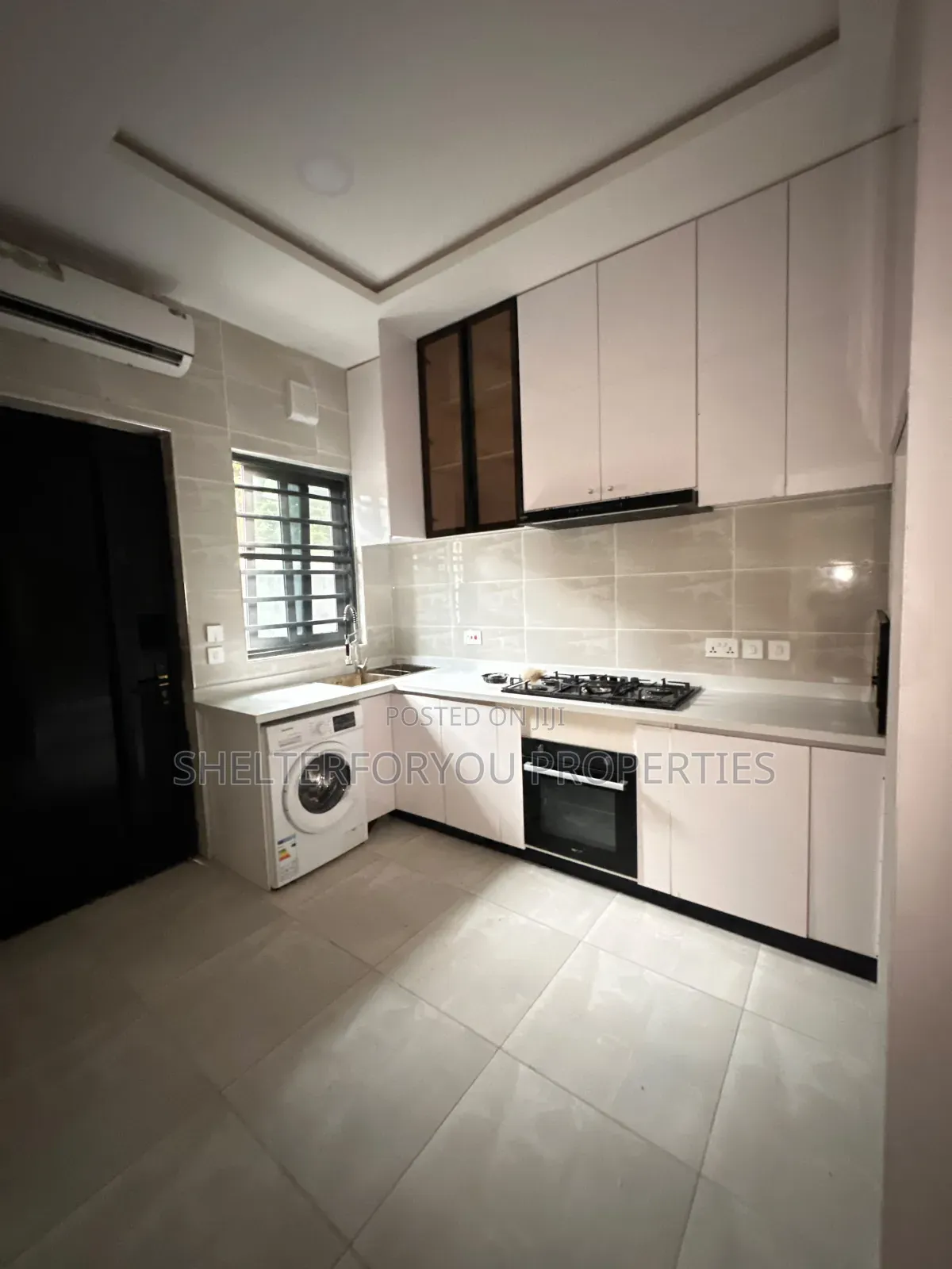 3bdrm Apartment in Lekki Phase 1 for sale