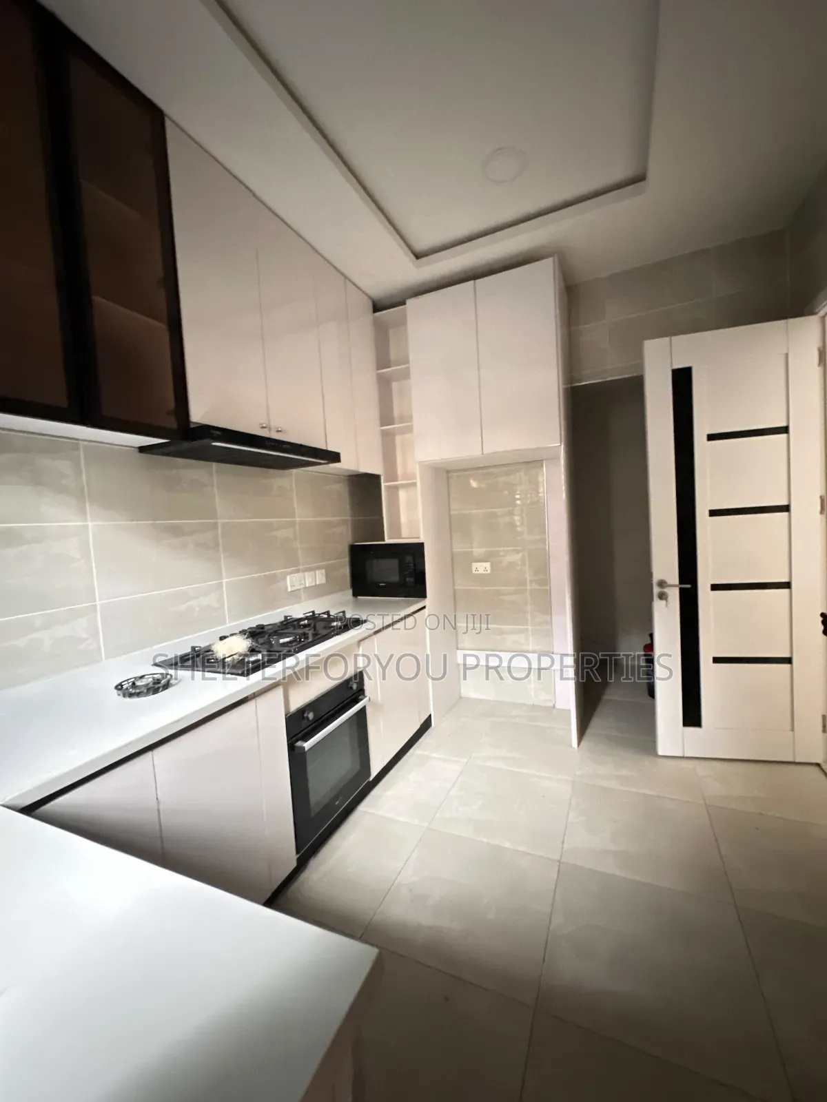 3bdrm Apartment in Lekki Phase 1 for sale