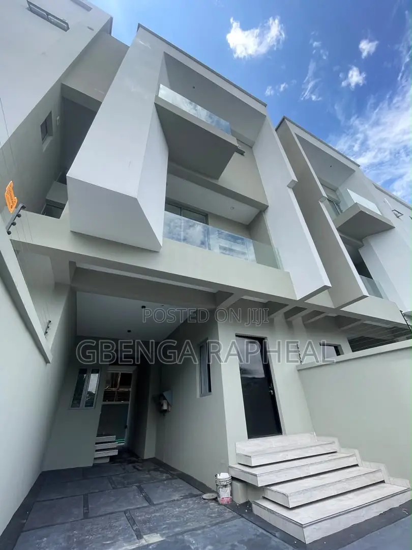 3bdrm Townhouse/Terrace in Lekki Phase One for sale