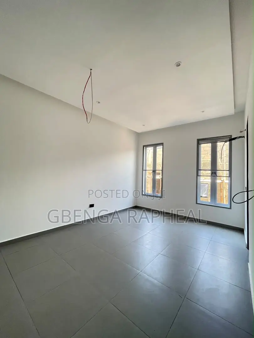 3bdrm Townhouse/Terrace in Lekki Phase One for sale