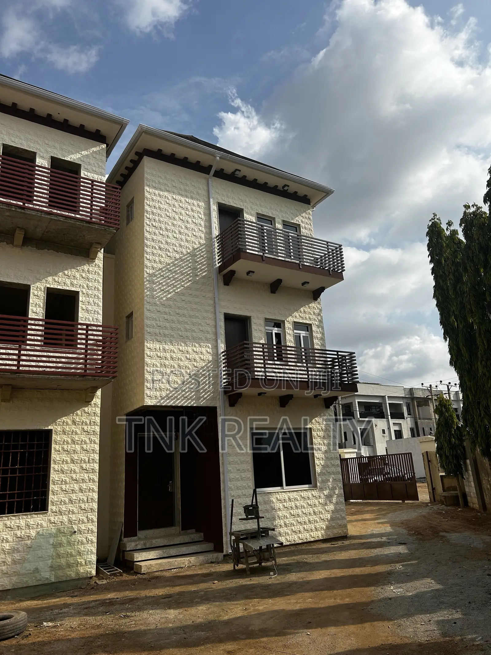 Furnished 4bdrm Townhouse/Terrace in Mabushi for sale