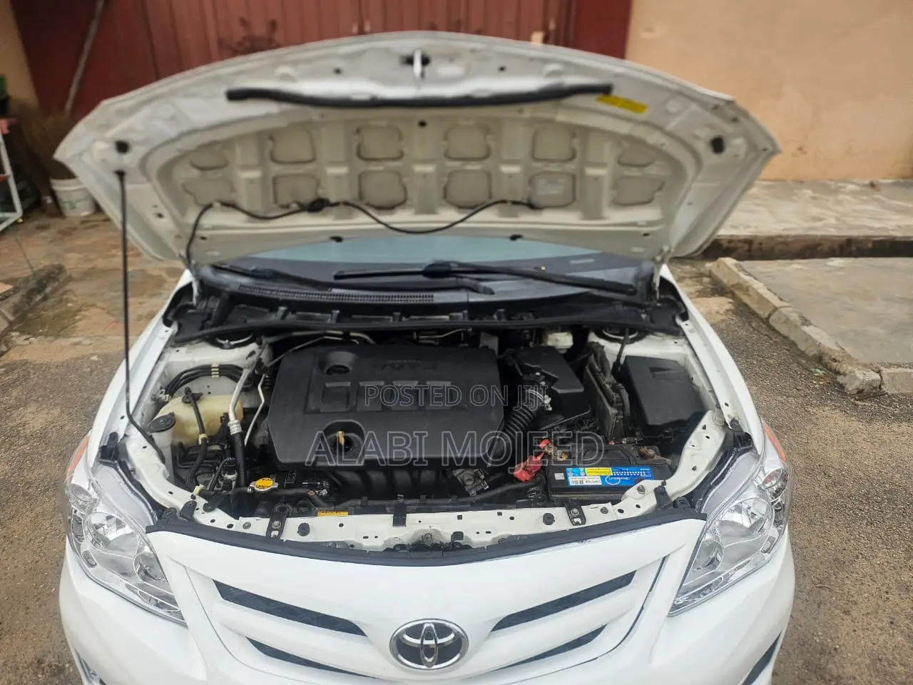 Toyota Corolla LE 4dr Sedan (1.8L 4cyl 4A) 2013 White