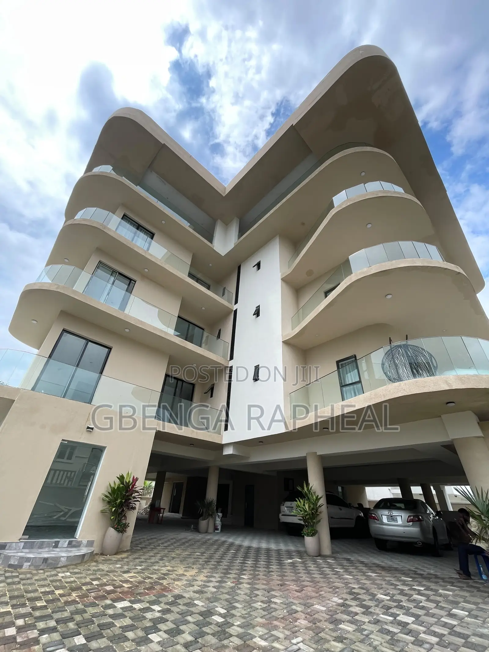 3bdrm Apartment in Lekki for sale