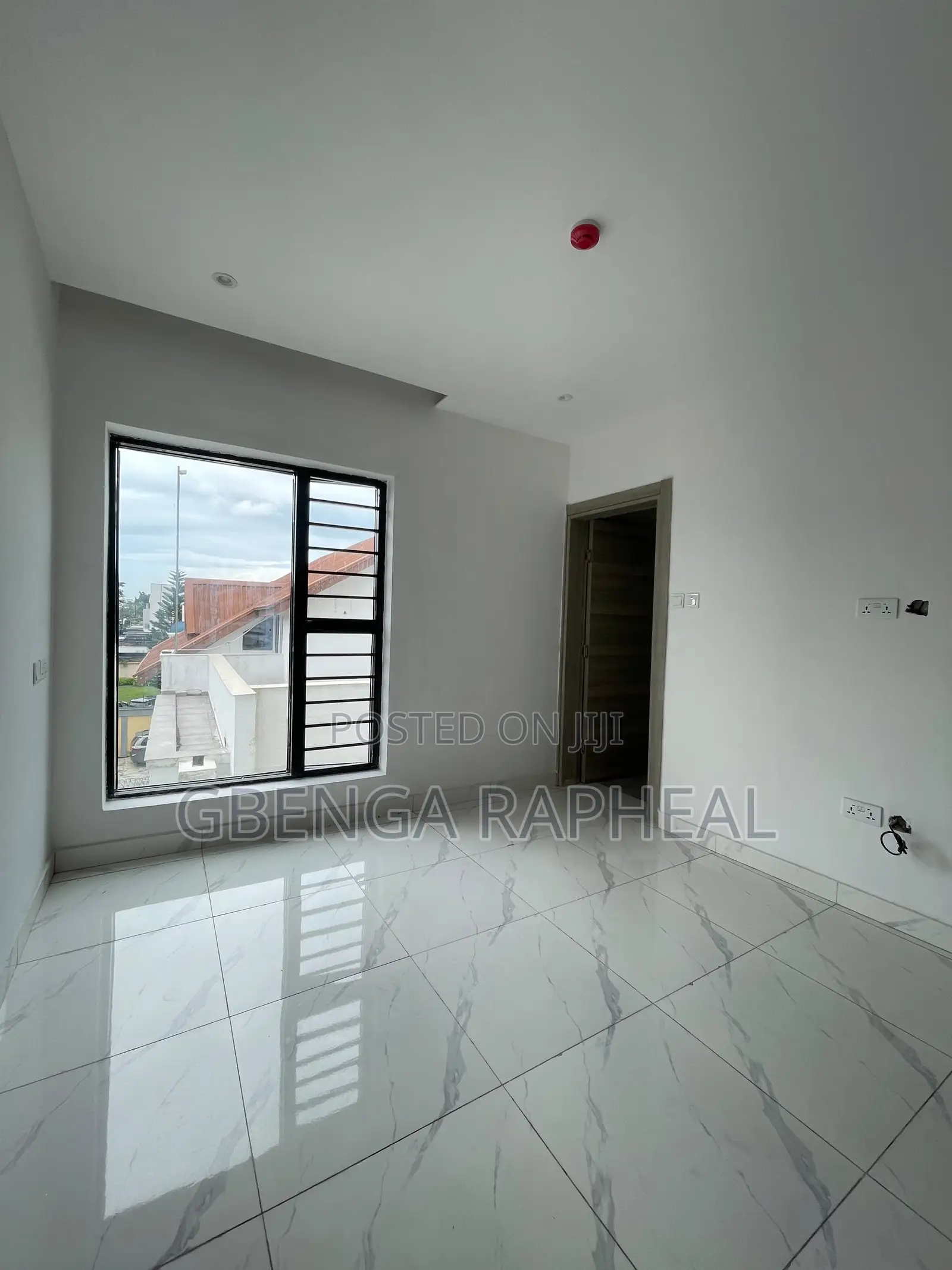 3bdrm Apartment in Lekki for sale