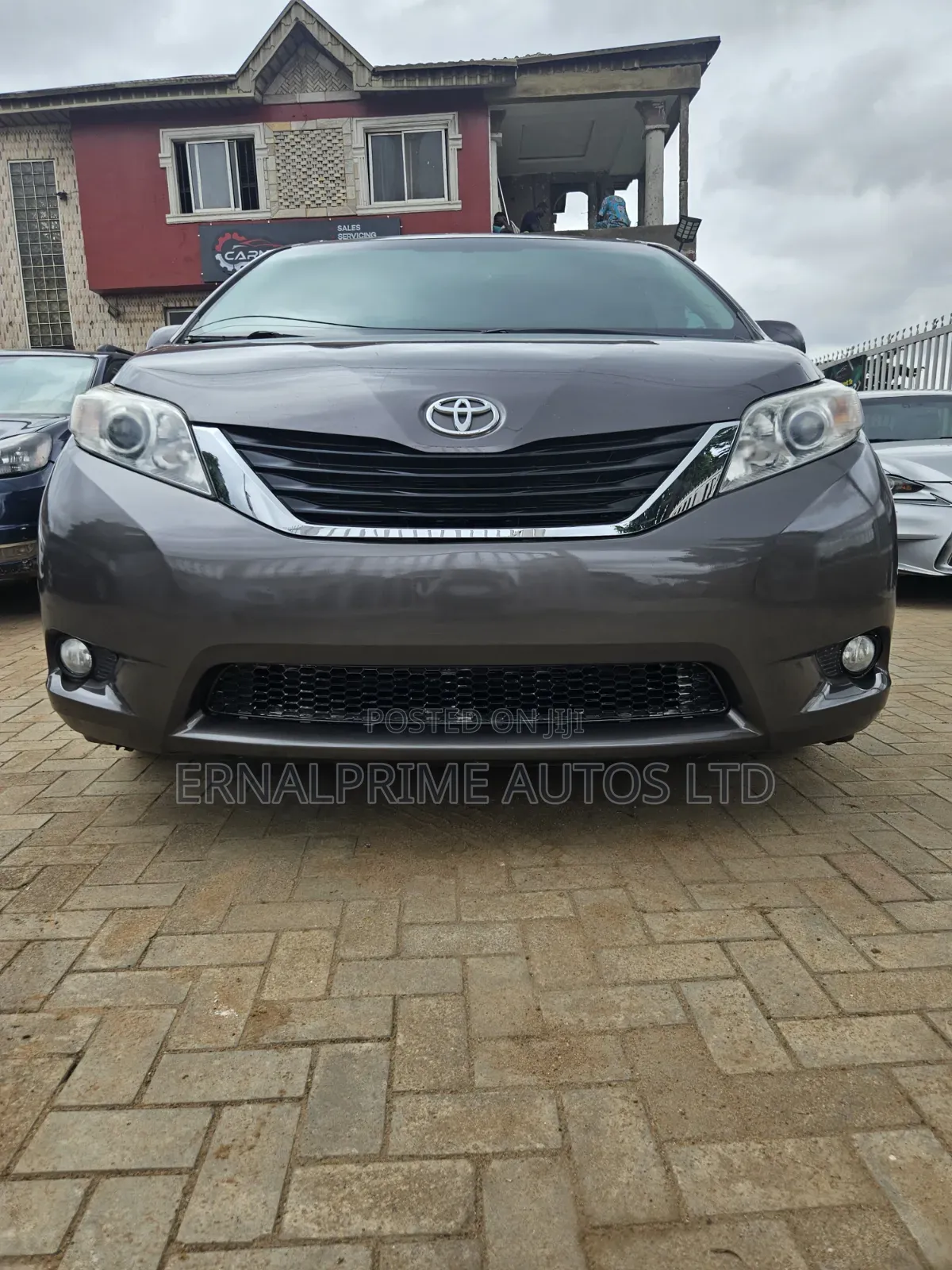 Toyota Sienna XLE FWD 8-Passenger 2013 Gray