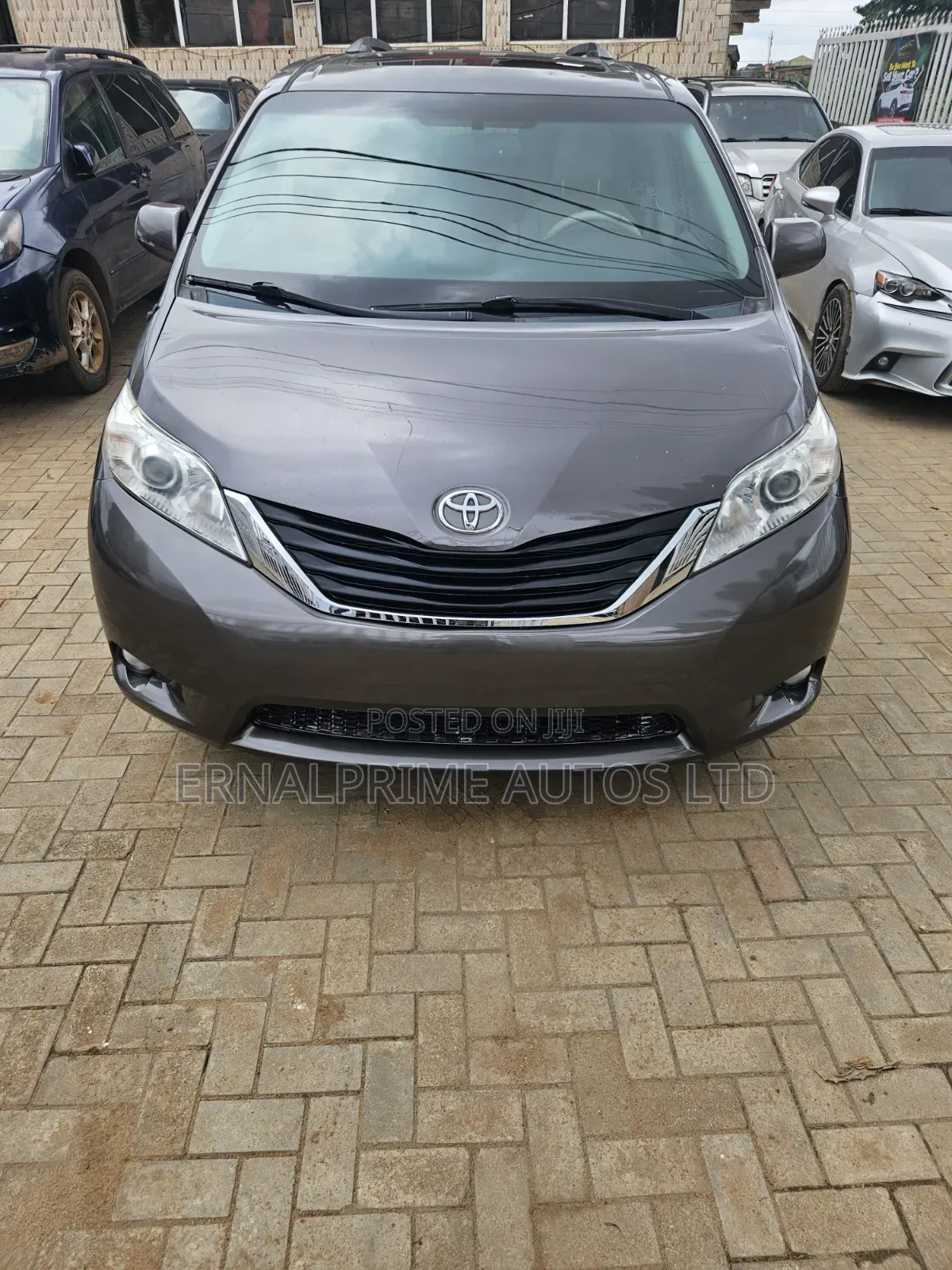 Toyota Sienna XLE FWD 8-Passenger 2013 Gray