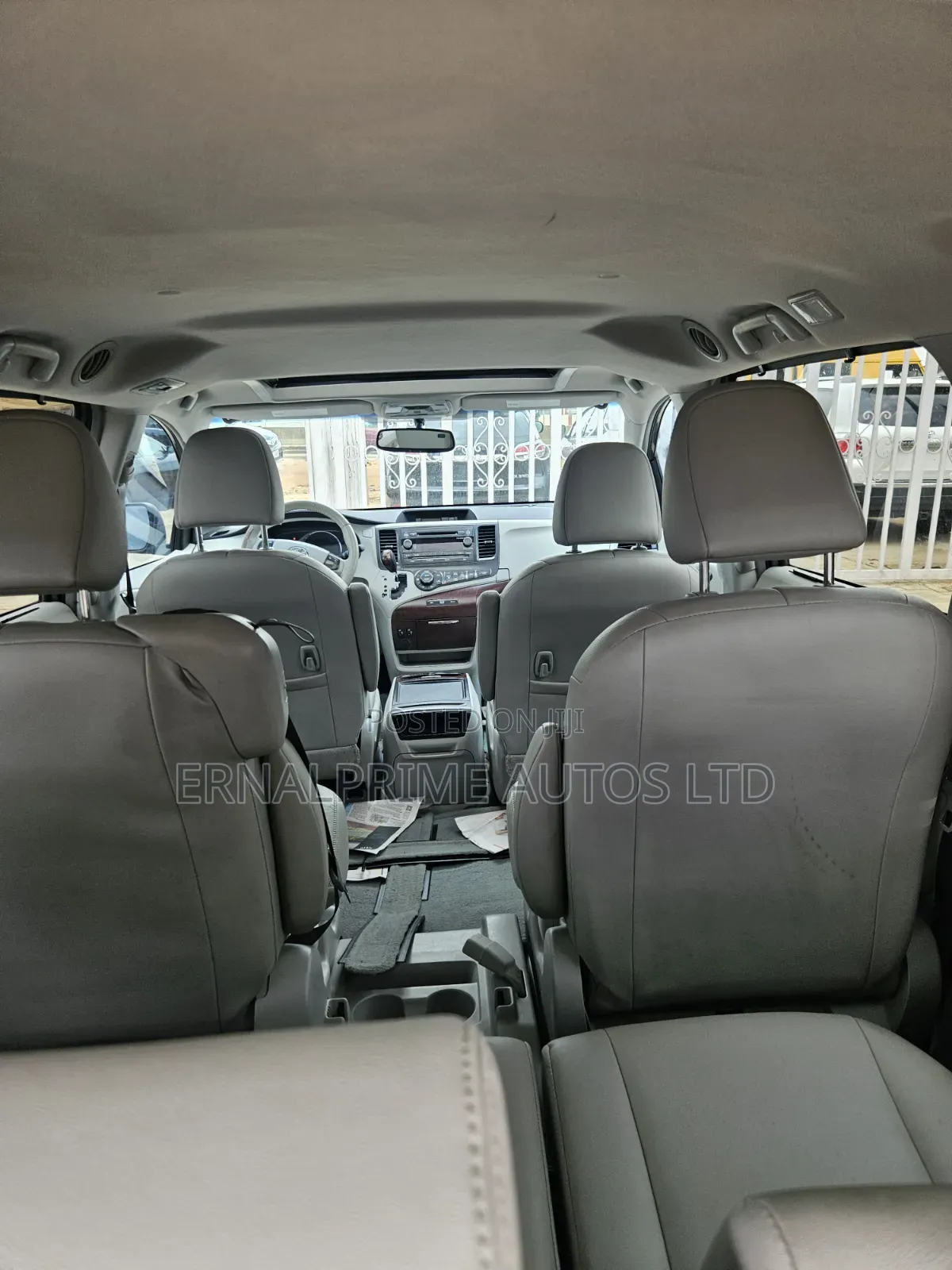 Toyota Sienna XLE FWD 8-Passenger 2013 Gray