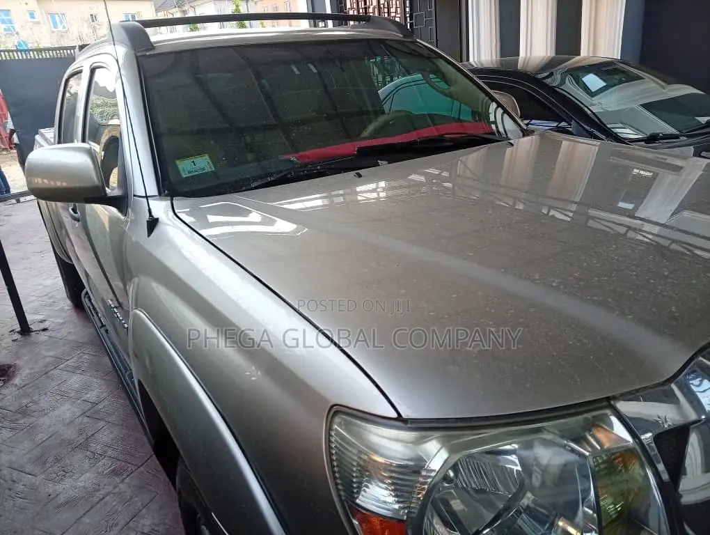 Toyota Tacoma 2010 Gold