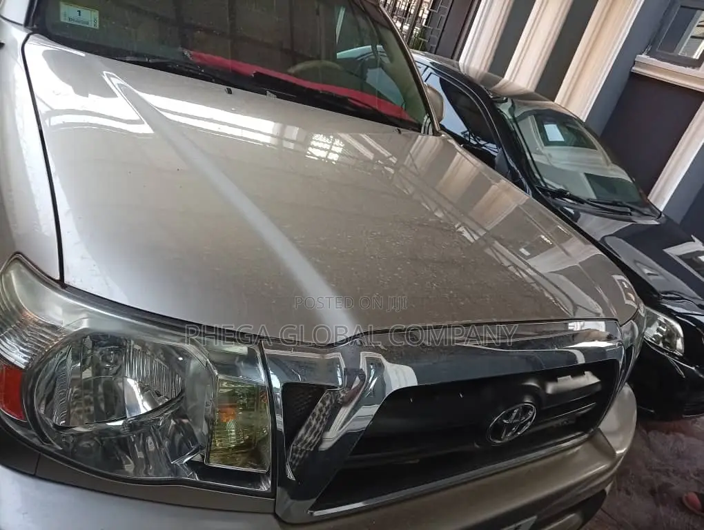 Toyota Tacoma 2010 Gold