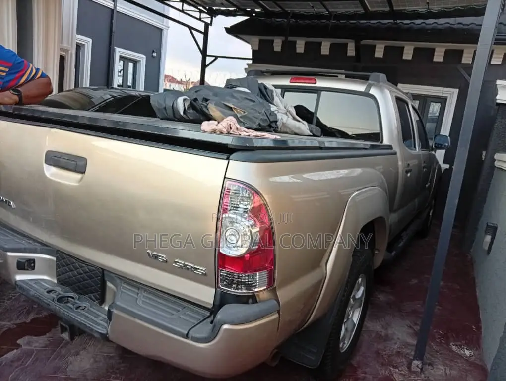 Toyota Tacoma 2010 Gold