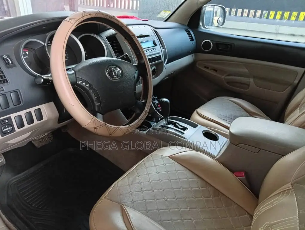 Toyota Tacoma 2010 Gold