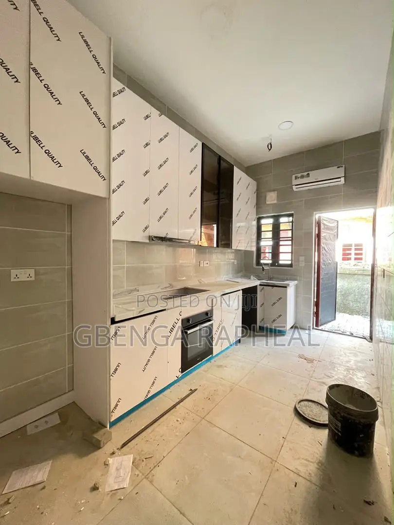4bdrm Townhouse/Terrace in Oniru Vi Lagos, Victoria Island for sale