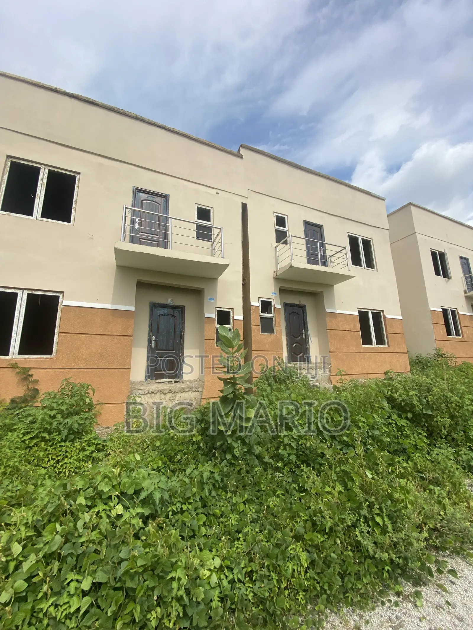 4bdrm Duplex in Brains And Hammers, Life Camp for sale