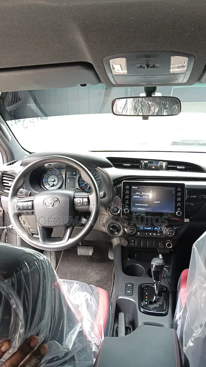 Toyota Hilux 2025 Gray
