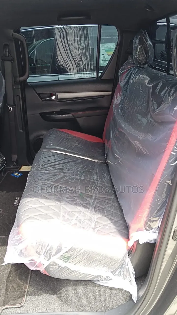 Toyota Hilux 2025 Gray
