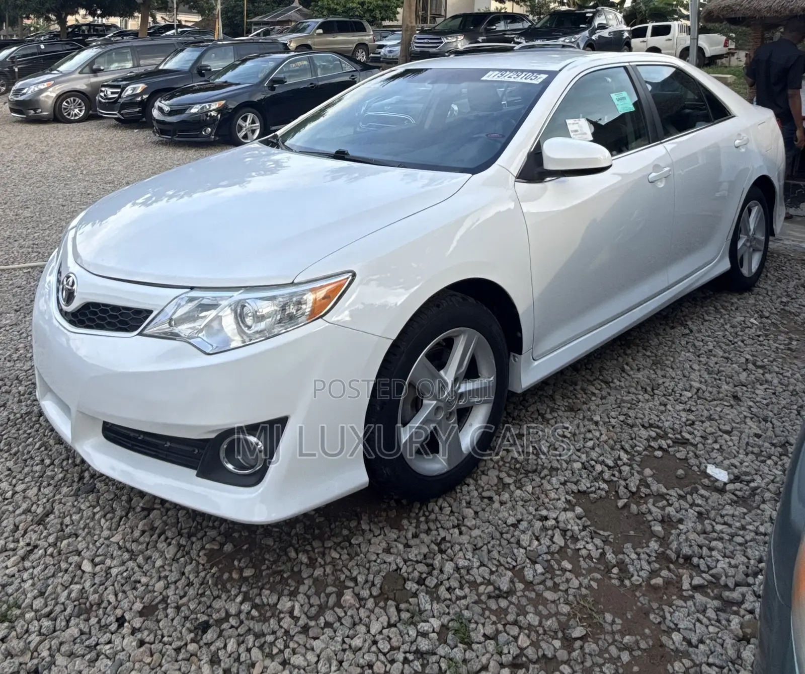 Toyota Camry SE 4dr Sedan w/Prod. End 11/13 (3.5L 6cyl 6A) 2014 White