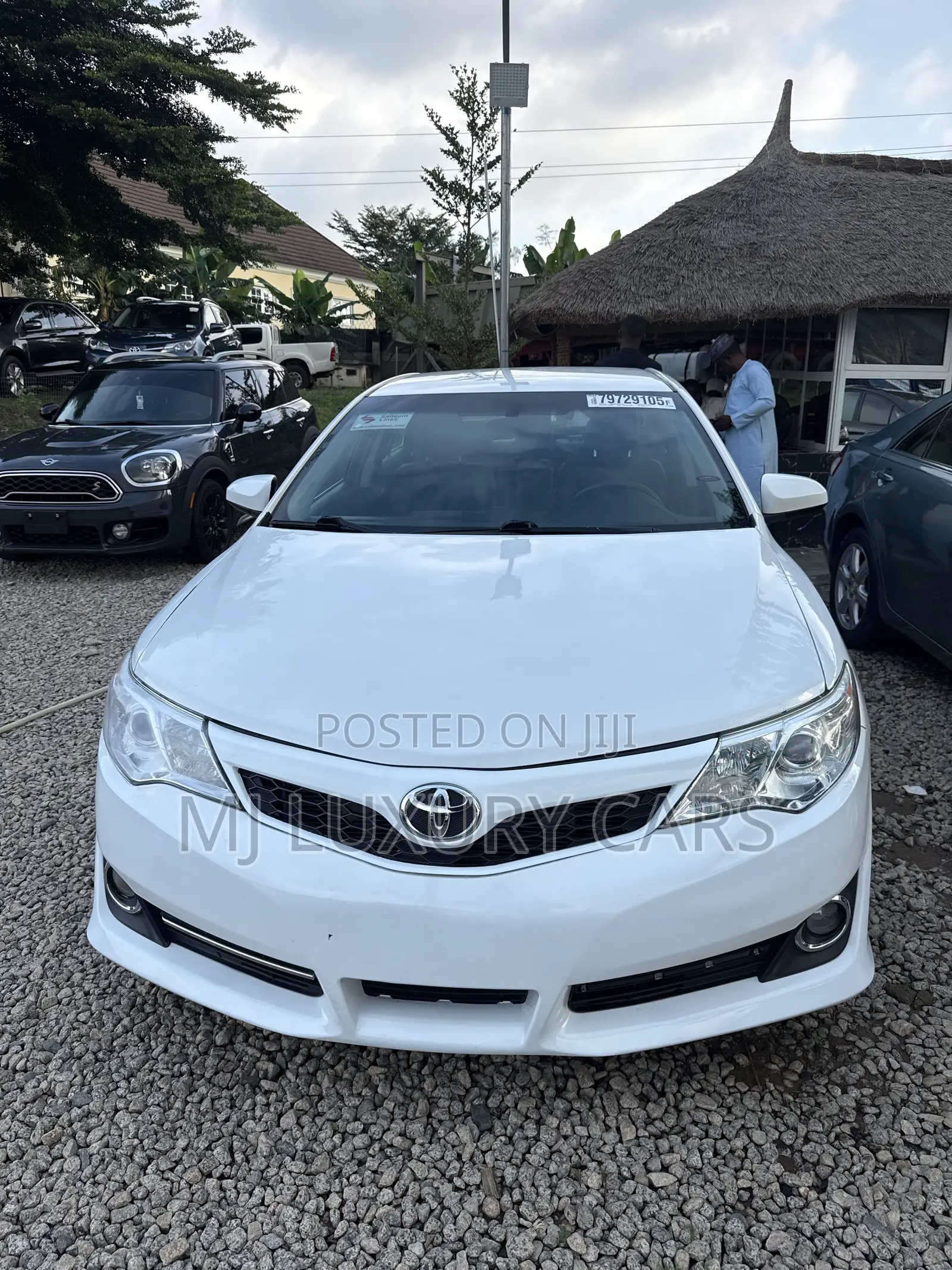 Toyota Camry SE 4dr Sedan w/Prod. End 11/13 (3.5L 6cyl 6A) 2014 White