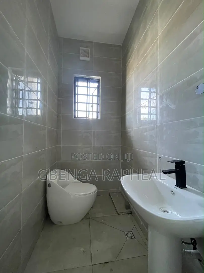 3bdrm Penthouse in Oniru, Victoria Island for sale