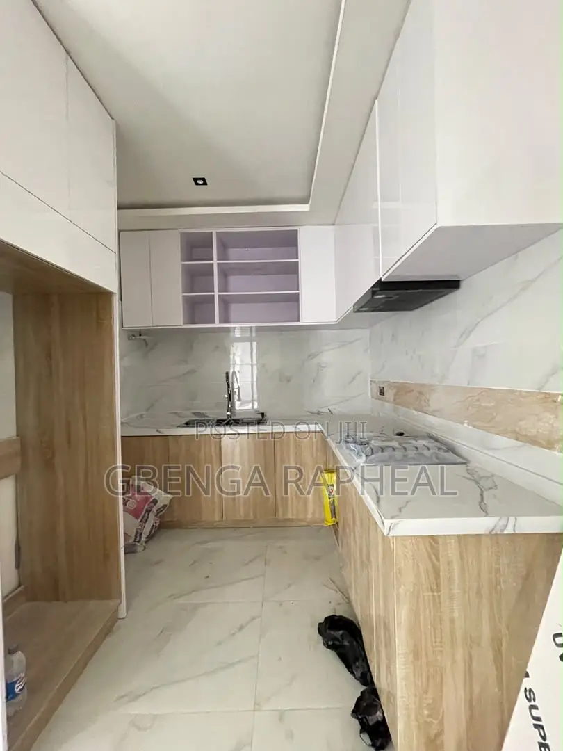 2bdrm Block of Flats in Lekki Phase One for sale