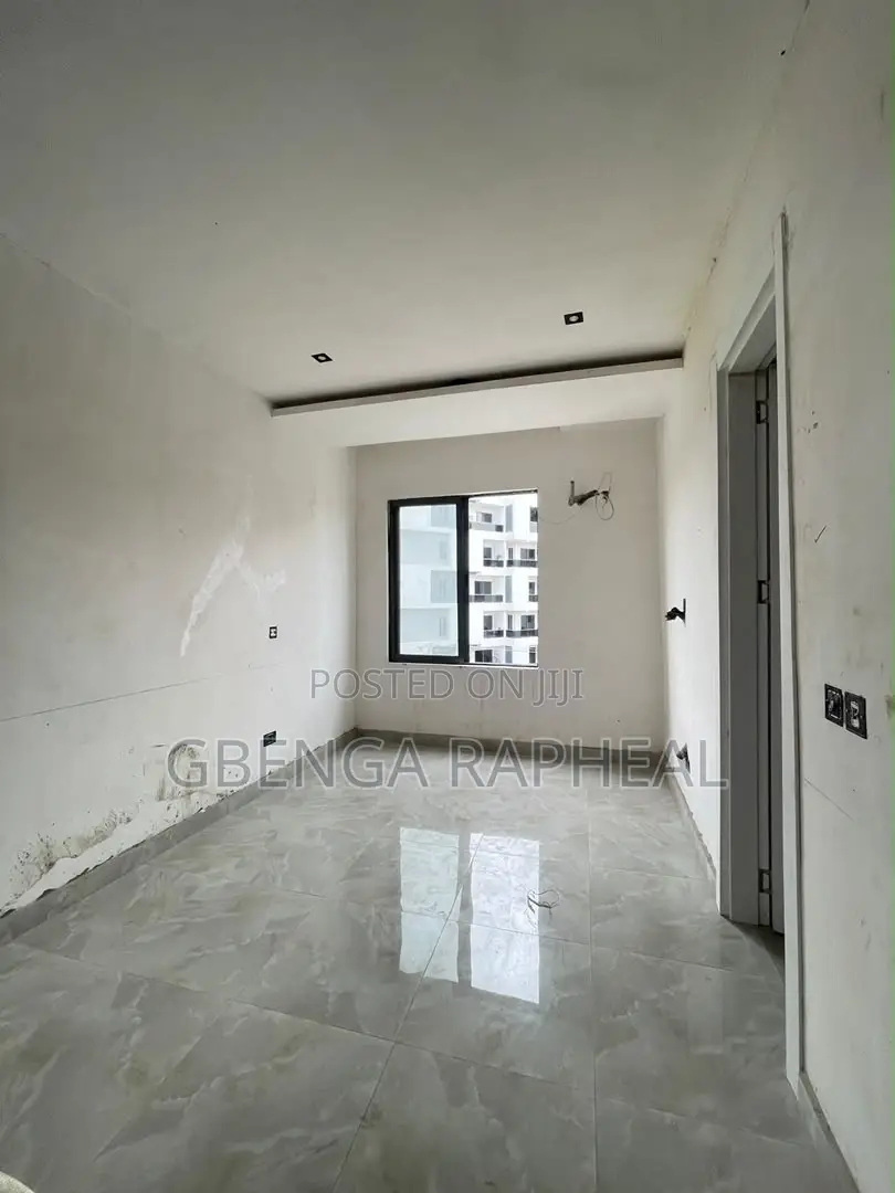 2bdrm Block of Flats in Lekki Phase One for sale