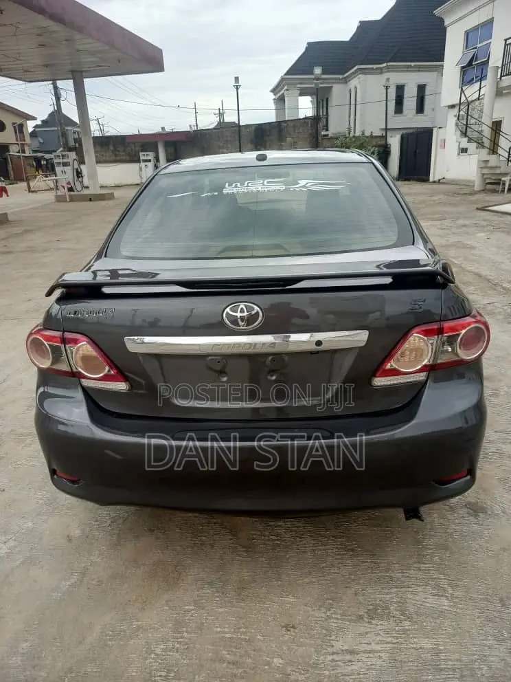 Toyota Corolla 2010 Gray