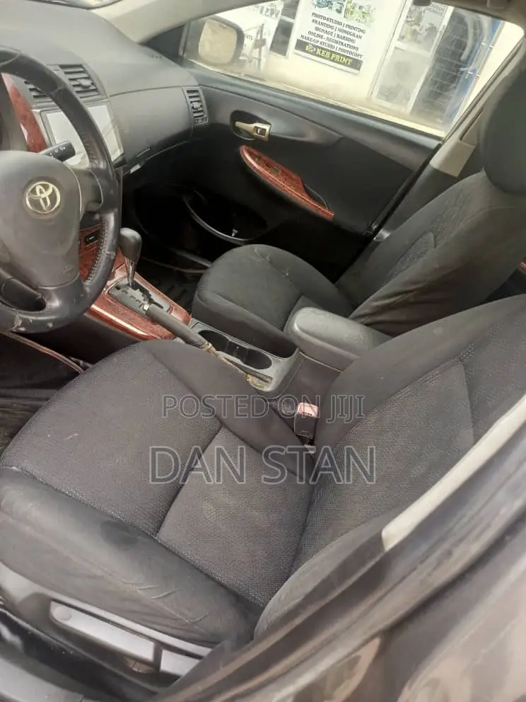 Toyota Corolla 2010 Gray