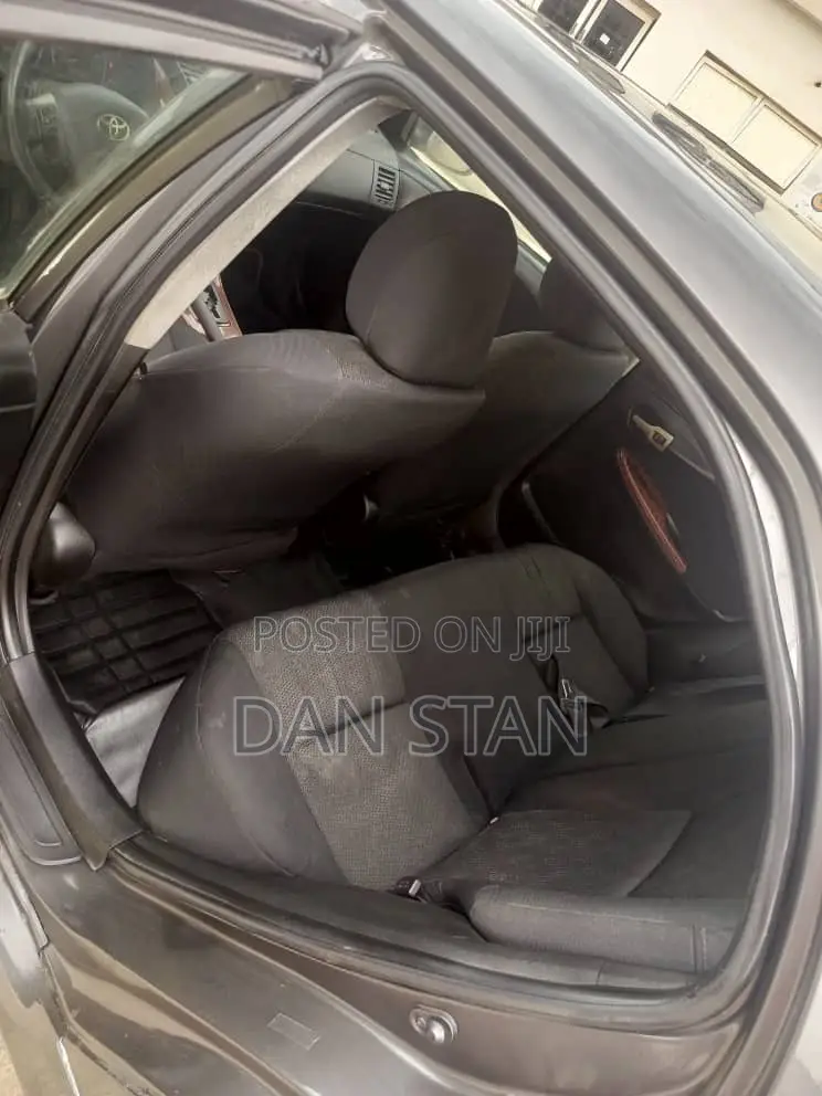 Toyota Corolla 2010 Gray