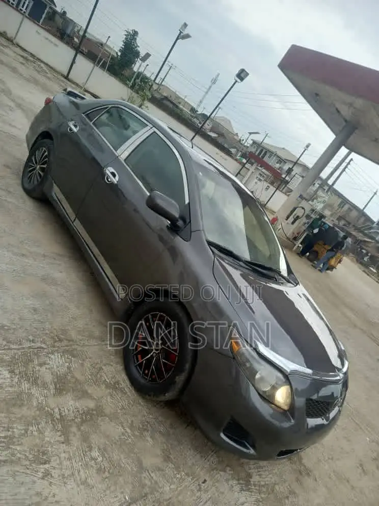Toyota Corolla 2010 Gray