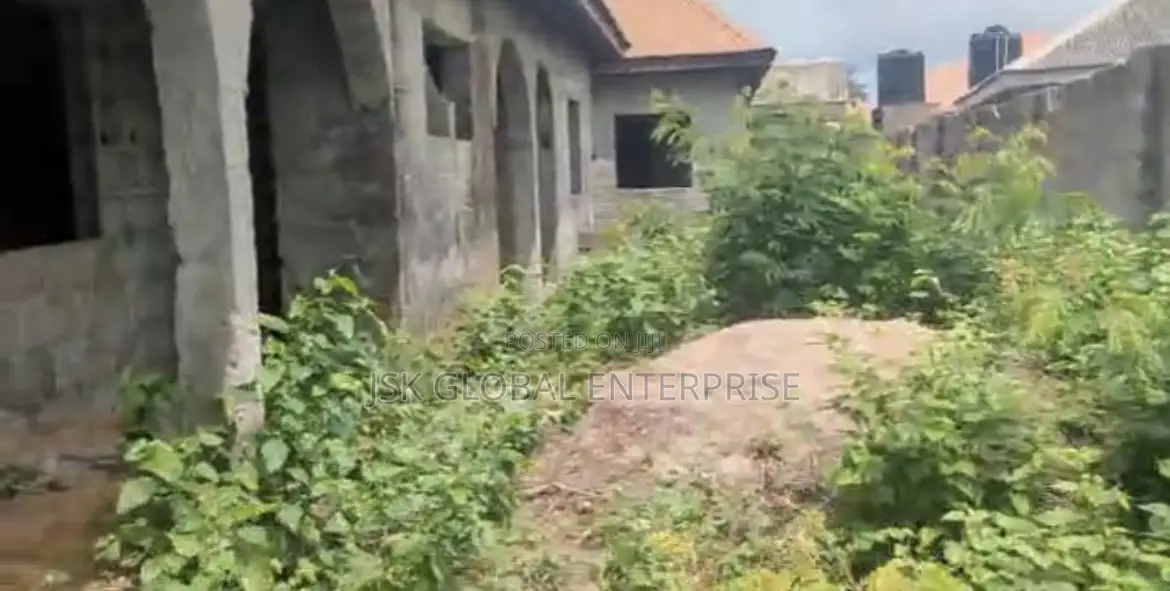 7bdrm Block of Flats in Badagry / Badagry for sale