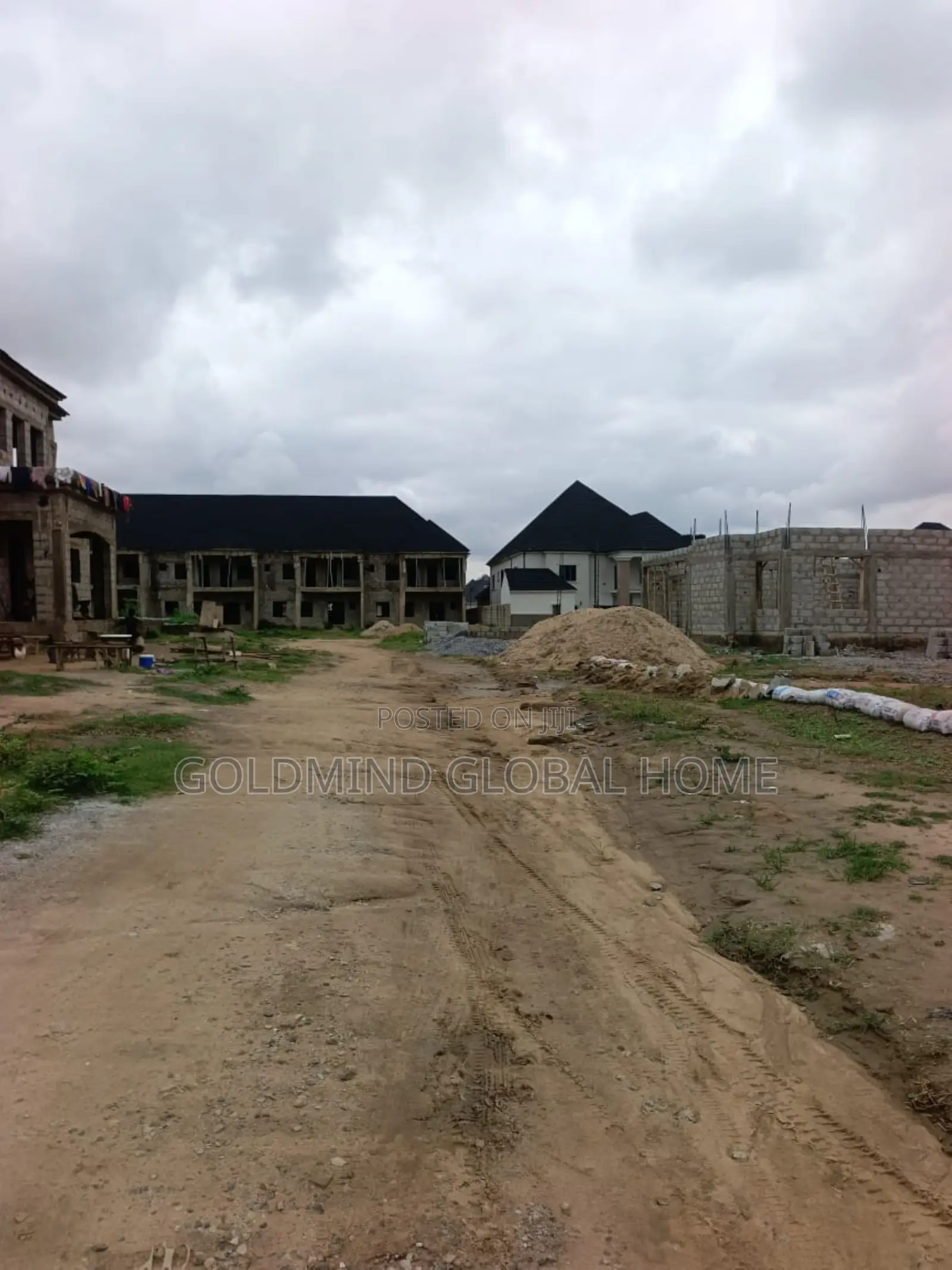 5bdrm Duplex in Lugbe District., FHA for sale