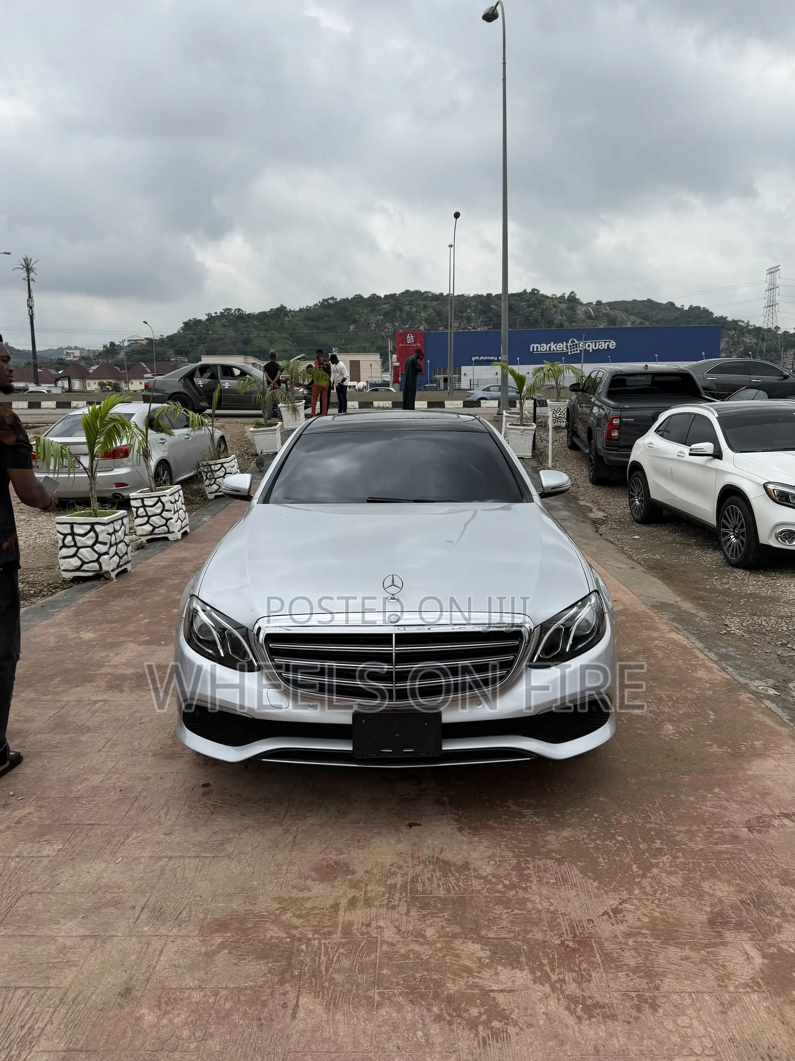 Mercedes-Benz E300 4Matic AWD Sedan (2.0L 4cyl 9A) 2017 Silver