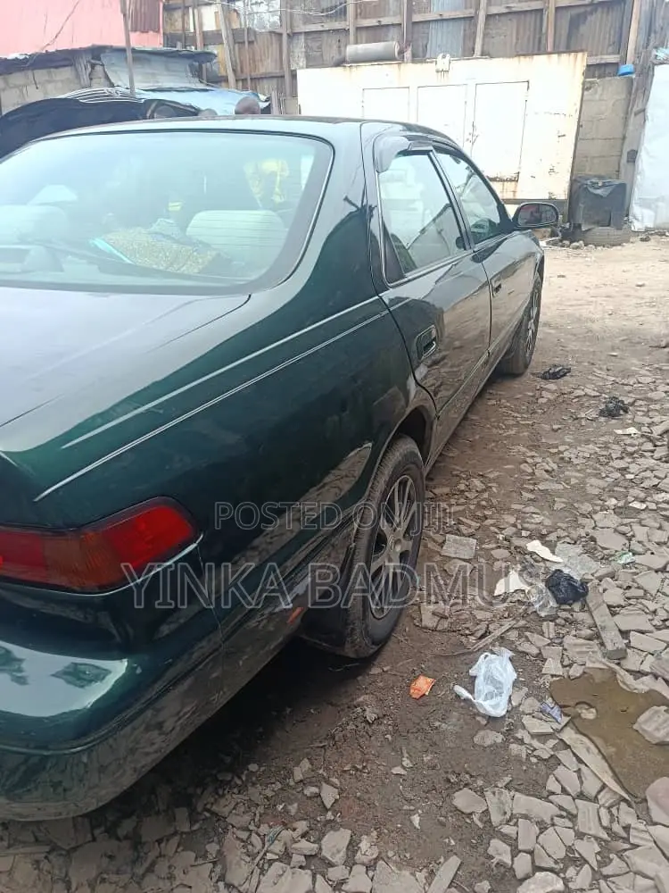 Toyota Camry XLE 4dr Sedan (2.2L 4cyl 4A) 2001 Green