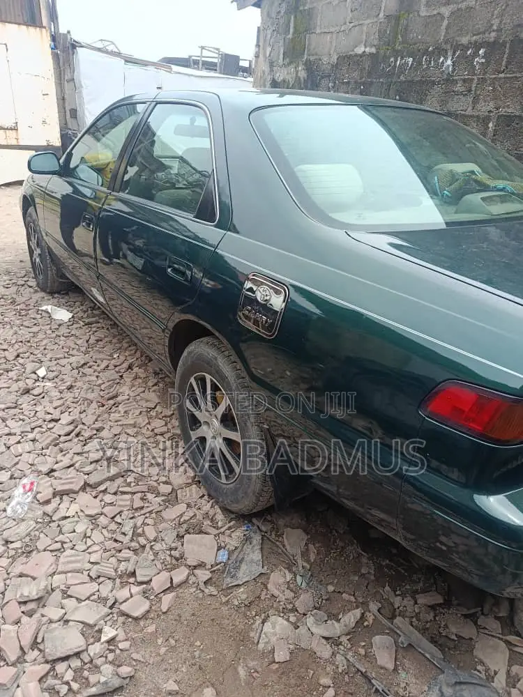 Toyota Camry XLE 4dr Sedan (2.2L 4cyl 4A) 2001 Green