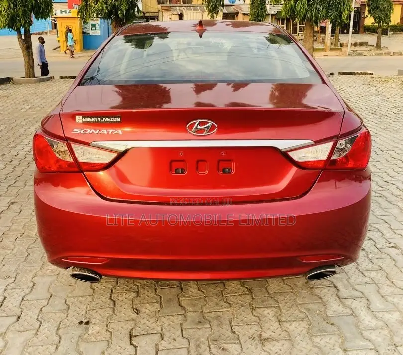 Hyundai Sonata SE Sedan FWD (2.4L 4cyl 6A) 2011 Red