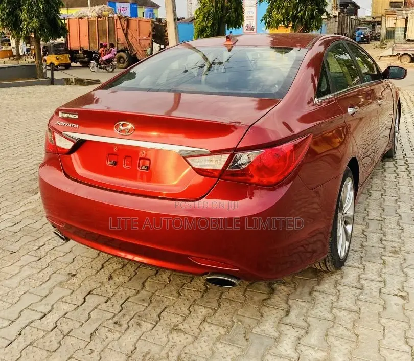 Hyundai Sonata SE Sedan FWD (2.4L 4cyl 6A) 2011 Red