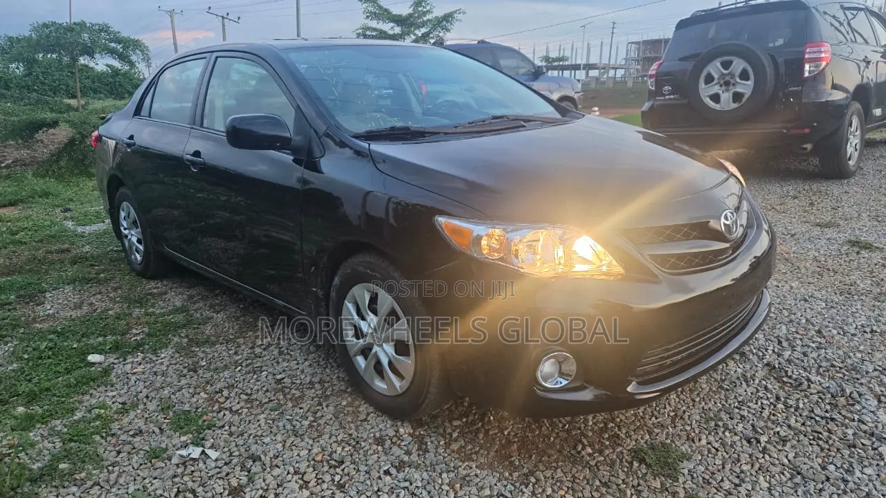 Toyota Corolla LE 4dr Sedan (1.8L 4cyl 4A) 2012 Black
