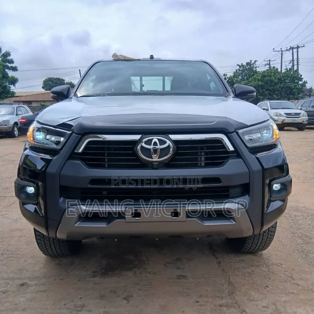 New Toyota Hilux 2025 Black