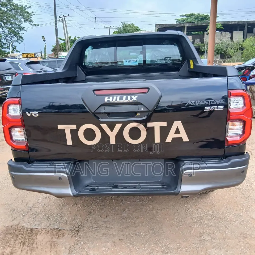 New Toyota Hilux 2025 Black